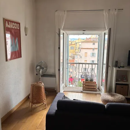 アパート 1er Consul